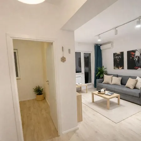 Cool Corner Apartment Bucharest